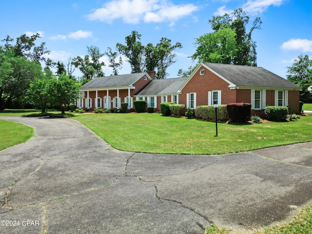 ranch-style home with a front yard