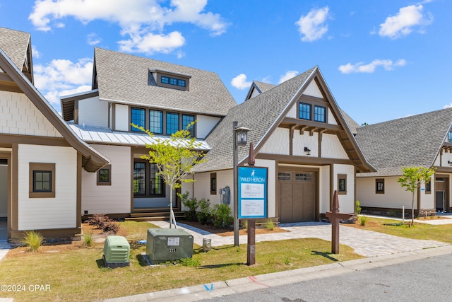 view of front facade featuring a garage and a front lawn