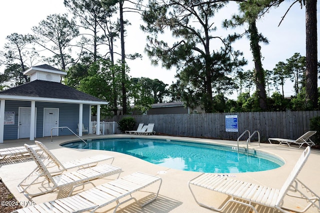 view of swimming pool featuring a patio