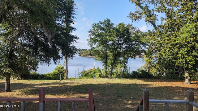 view of yard featuring a water view