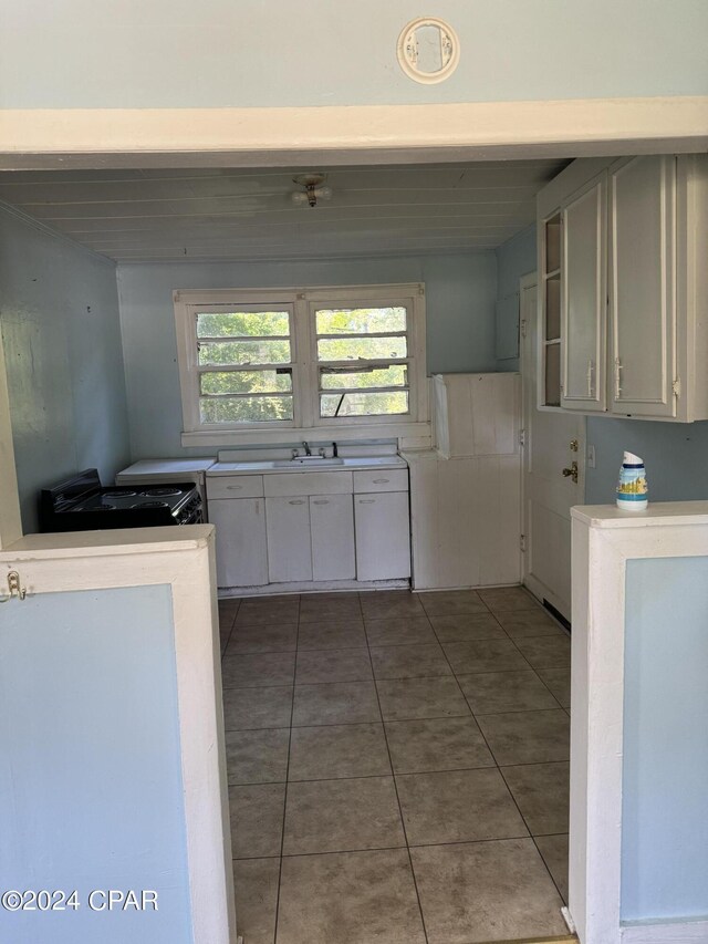 kitchen featuring washer / clothes dryer and tile patterned flooring