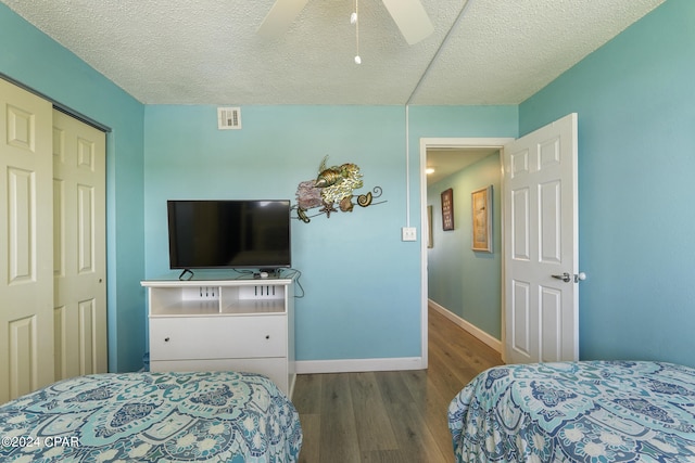 bedroom featuring a closet, a textured ceiling, ceiling fan, and hardwood / wood-style floors