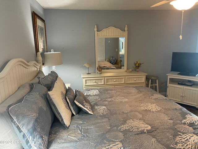 bedroom featuring ceiling fan