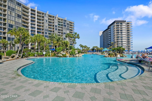 view of swimming pool