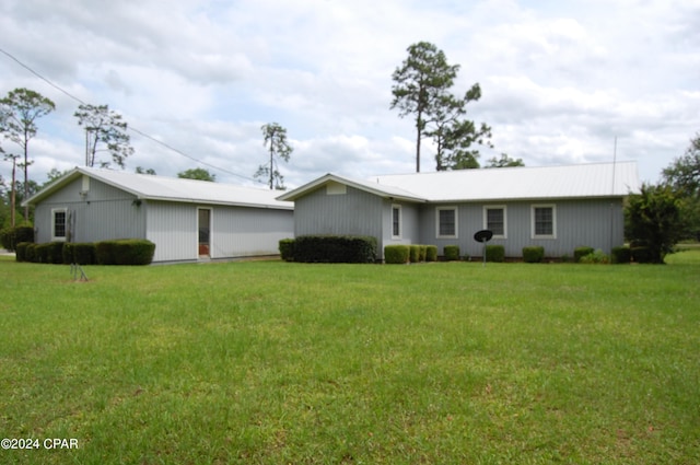 ranch-style home with a front lawn