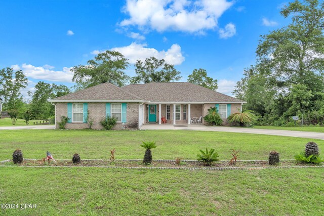 ranch-style home featuring a front yard