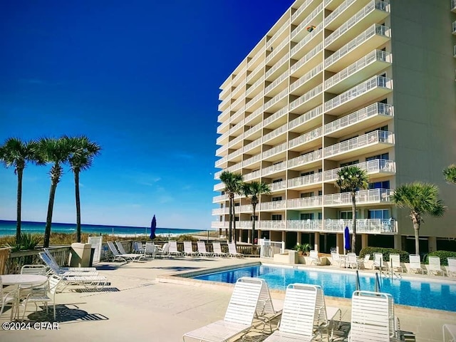 view of swimming pool featuring a water view