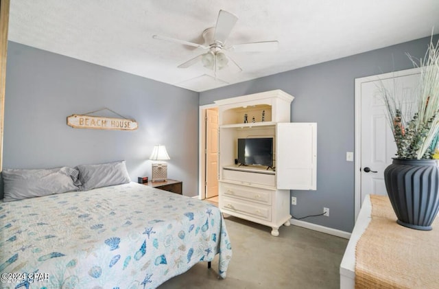 bedroom featuring ceiling fan