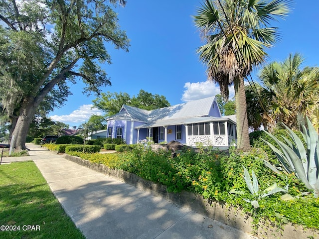 view of front of property