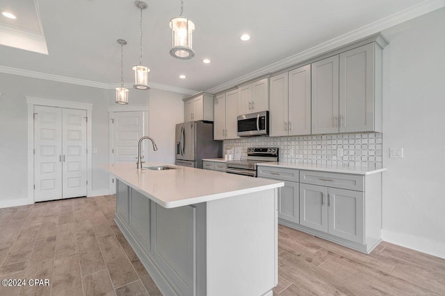 kitchen featuring gray cabinets, sink, light hardwood / wood-style floors, and stainless steel appliances