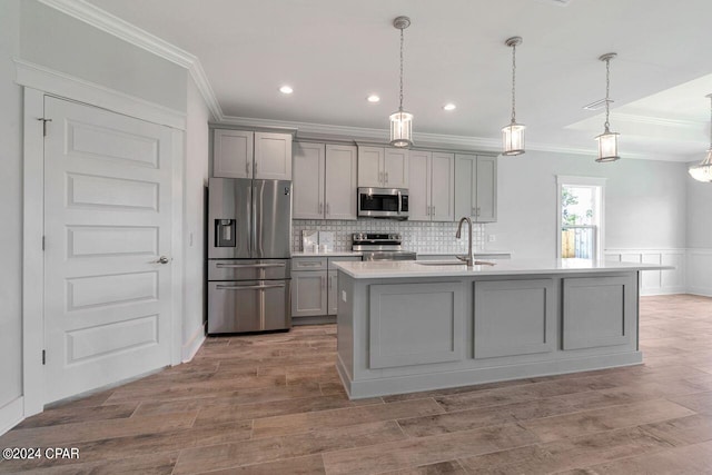 kitchen with gray cabinets, sink, stainless steel appliances, and light wood-type flooring