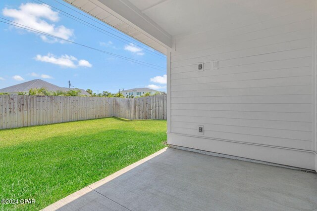 view of yard featuring a patio