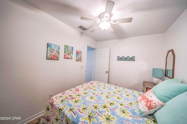 bedroom featuring a textured ceiling and ceiling fan