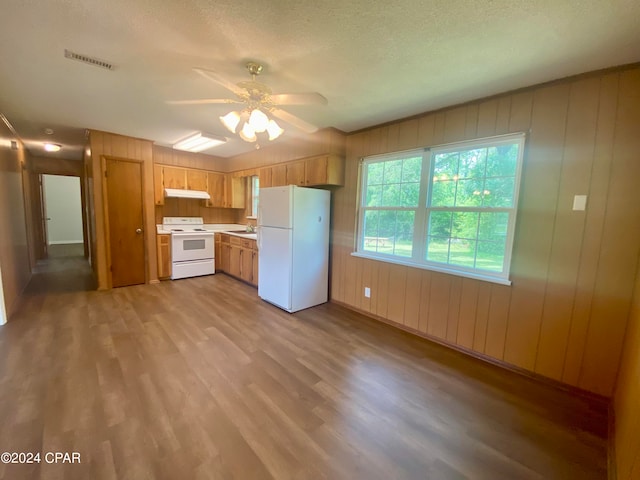 kitchen with a textured ceiling, ceiling fan, light hardwood / wood-style flooring, and white appliances