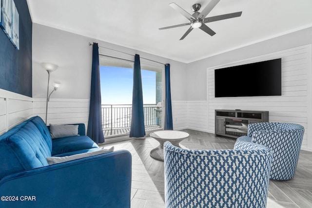 living room featuring light parquet floors and ceiling fan