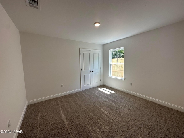 unfurnished room featuring carpet floors