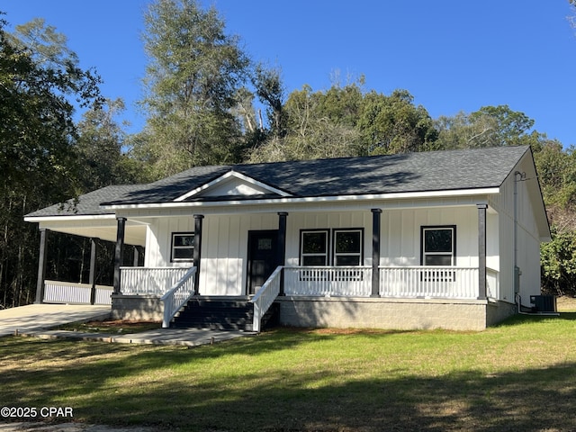 view of front of property featuring a carport, central AC, a porch, and a front yard