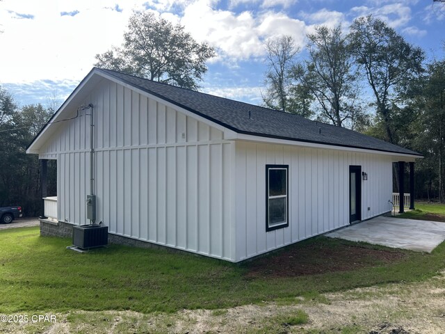 view of front facade with covered porch