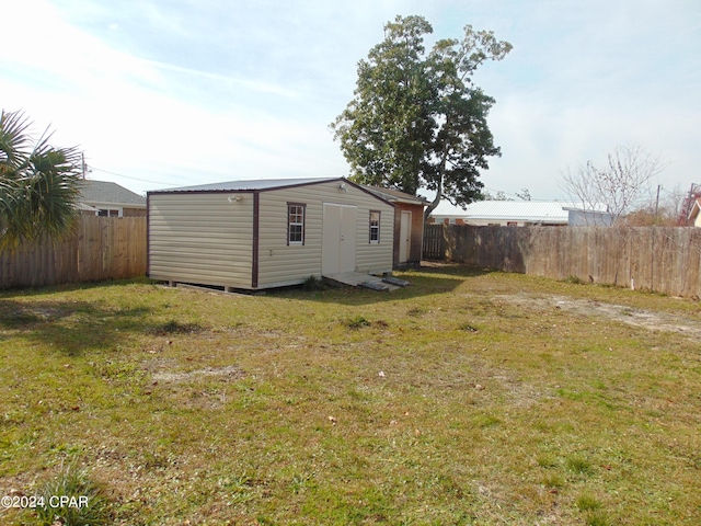 view of yard with a shed