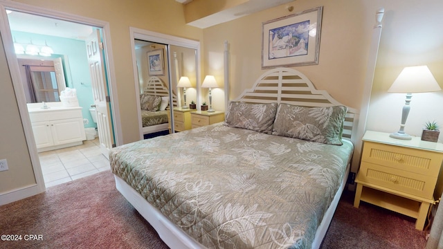 bedroom featuring ensuite bathroom, a closet, and carpet flooring