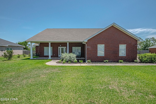 ranch-style house featuring a front yard