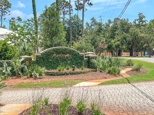 view of community / neighborhood sign