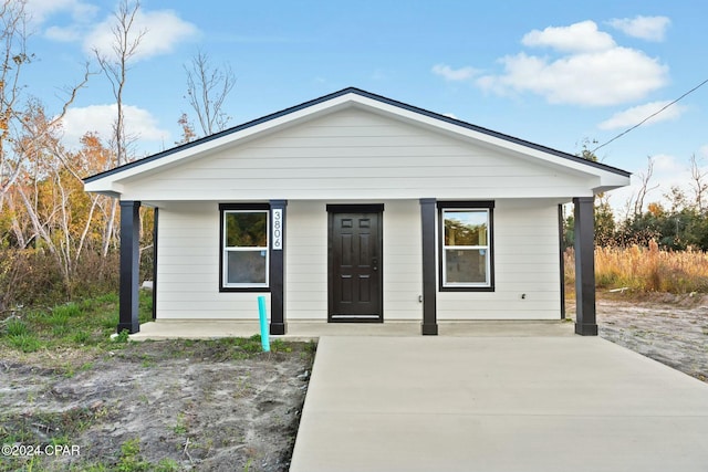 view of front of house featuring a porch