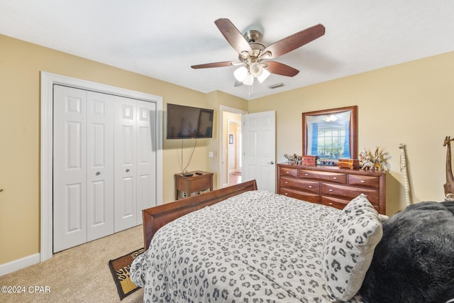 bedroom featuring carpet floors, a closet, and ceiling fan