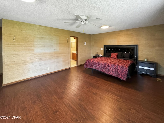 bedroom featuring a textured ceiling, ceiling fan, and dark hardwood / wood-style floors