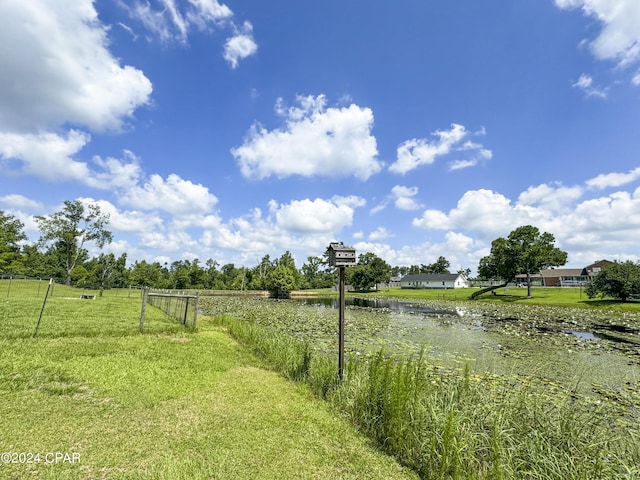 view of yard featuring a water view