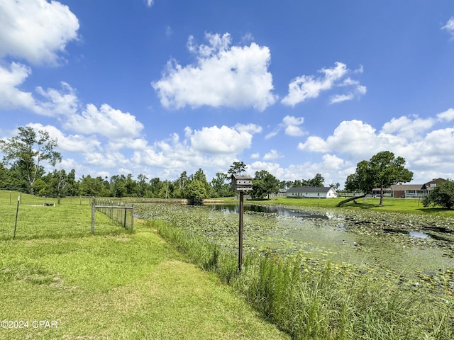 view of yard featuring a water view