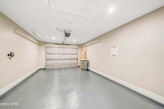 unfurnished bedroom featuring ceiling fan, a closet, and light wood-type flooring