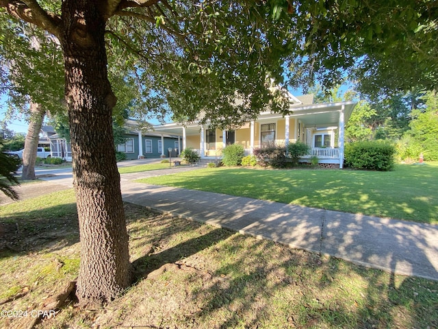 view of front facade with a front yard and covered porch