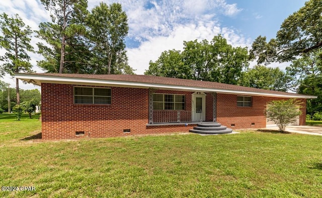 single story home with a front lawn