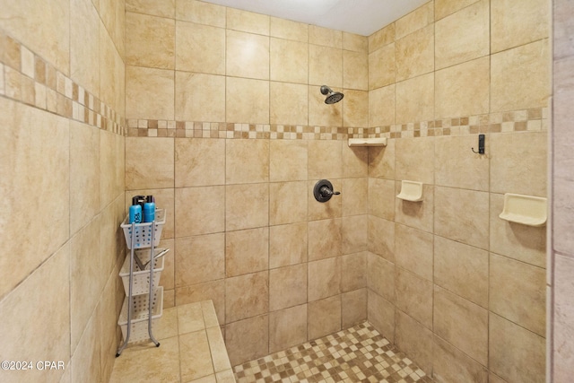 bathroom featuring tiled shower