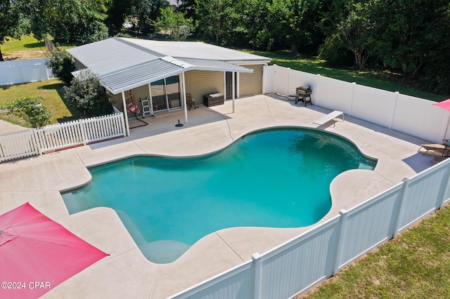 view of swimming pool featuring a patio