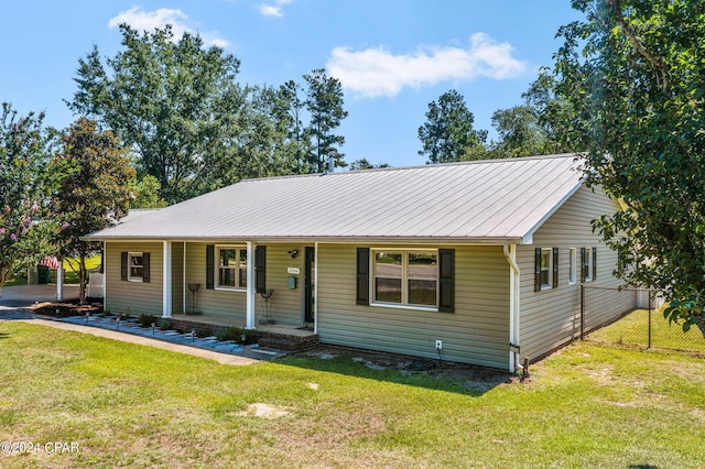 view of front facade with a front lawn and covered porch