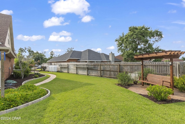 view of yard featuring a pergola