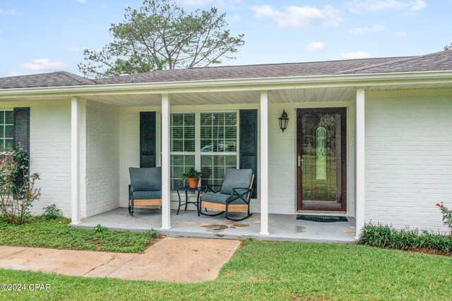 doorway to property with covered porch