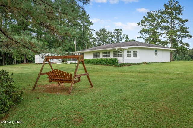 view of yard with a pergola