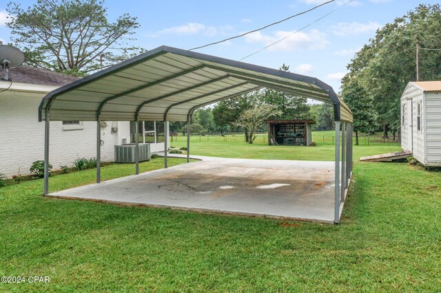 view of vehicle parking featuring a lawn and a carport