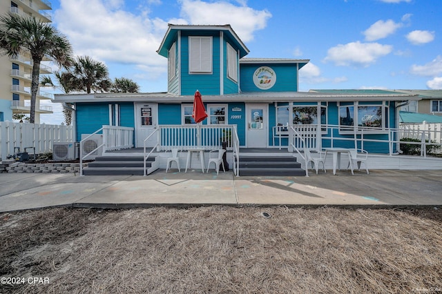 view of front of house with covered porch