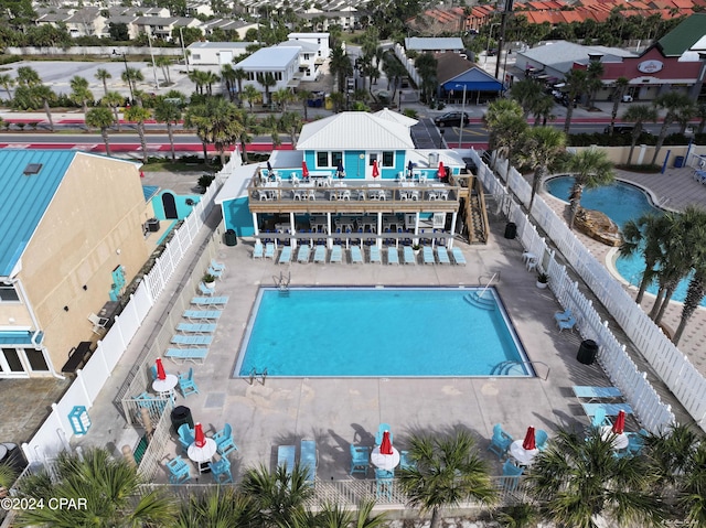 view of swimming pool