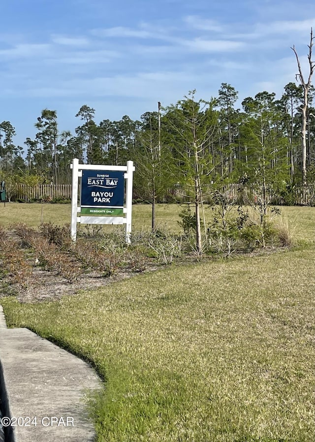 view of property's community featuring a yard