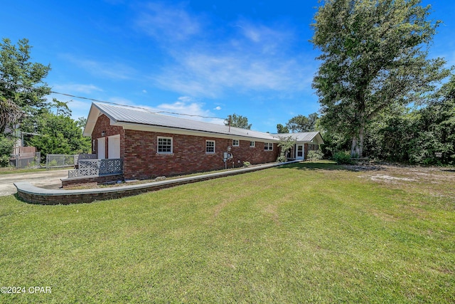 view of yard featuring a garage