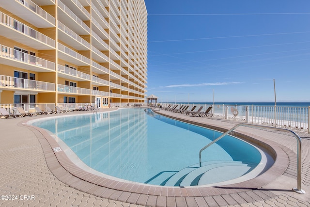 view of swimming pool featuring a water view