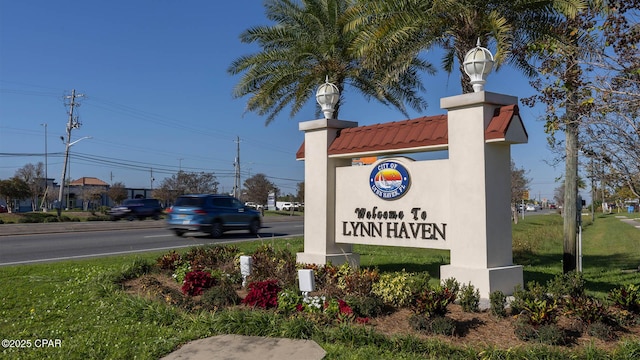 view of community / neighborhood sign