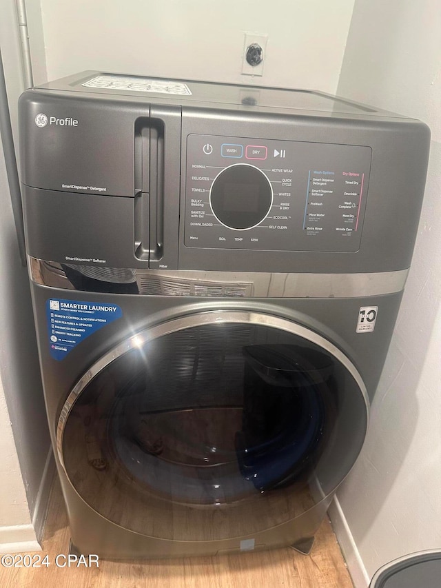 details featuring washer / clothes dryer and hardwood / wood-style floors