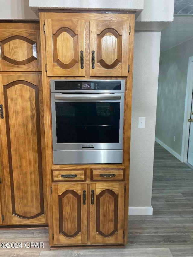 room details featuring dark hardwood / wood-style flooring