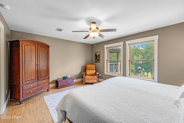 bedroom with ceiling fan